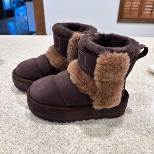 🦋UGG Women’s Classic Chillapeak boots size-5 Color:Burnt Cedar